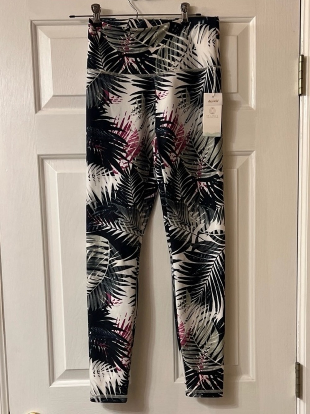 Balance Collection NEW leggings Black Pink Leaf design, Women’s Sz M